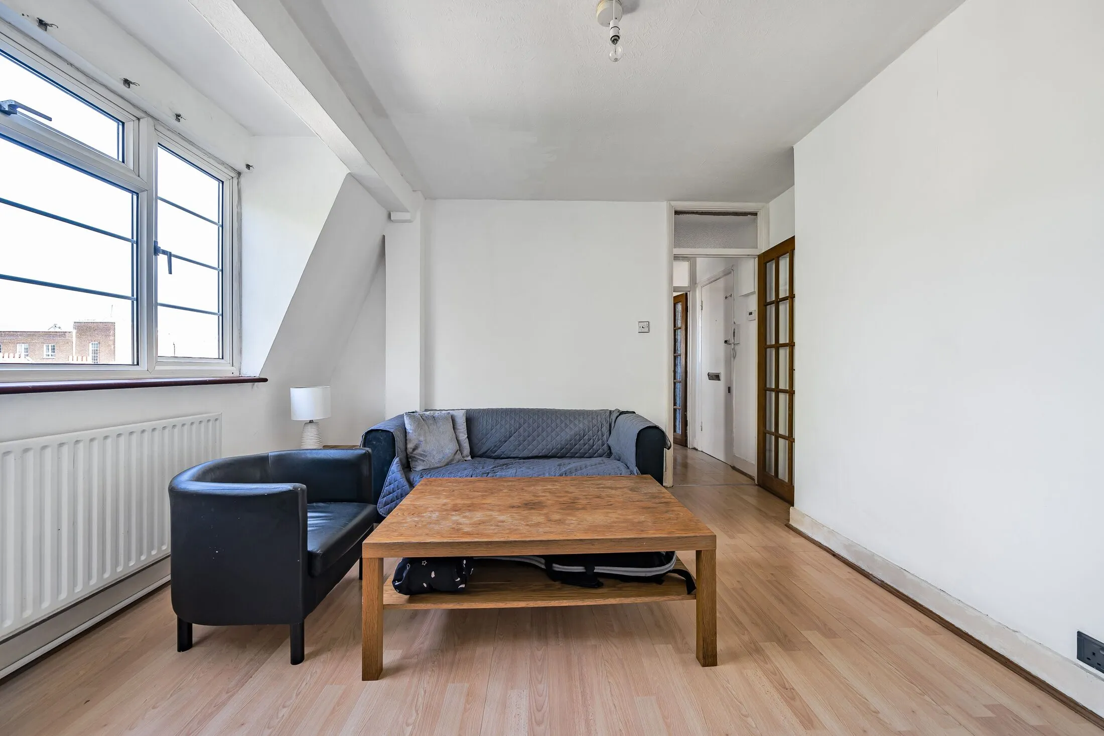 Flat Holmbury Court in Greater London
