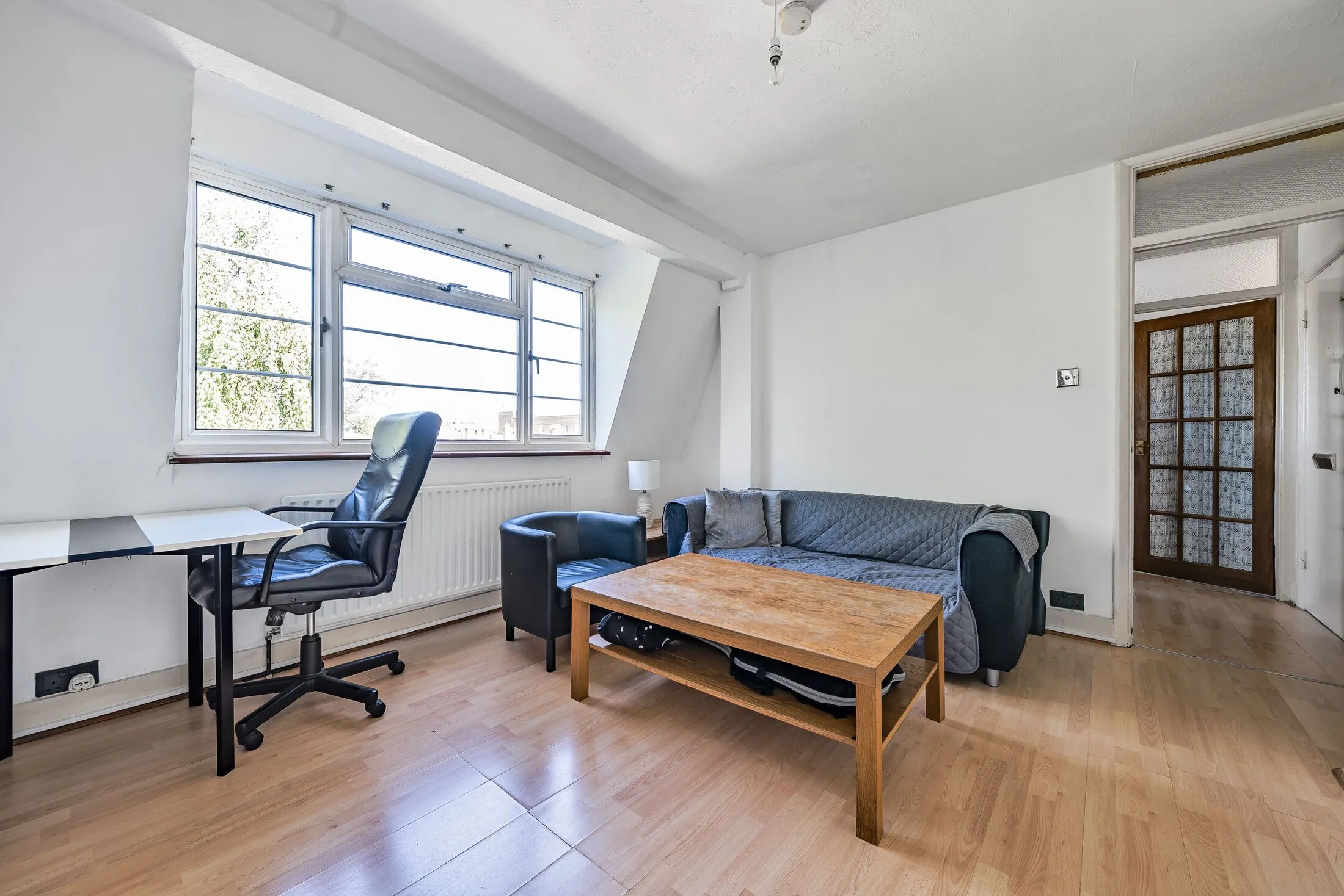 Flat Holmbury Court in Greater London