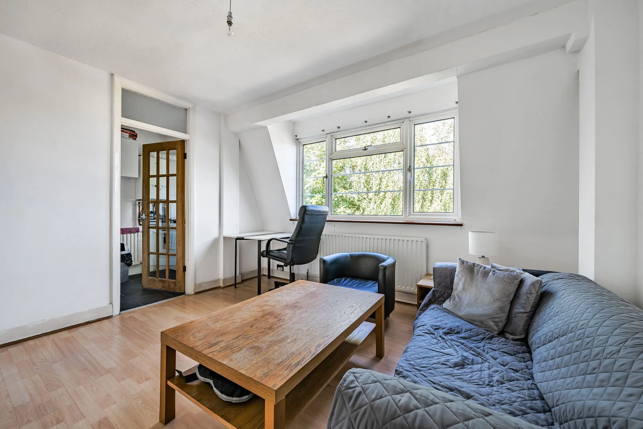 Flat Holmbury Court in Greater London