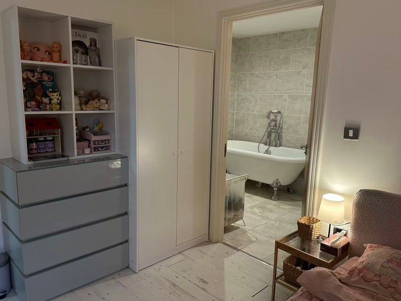 Flat Booth Road in Greater London