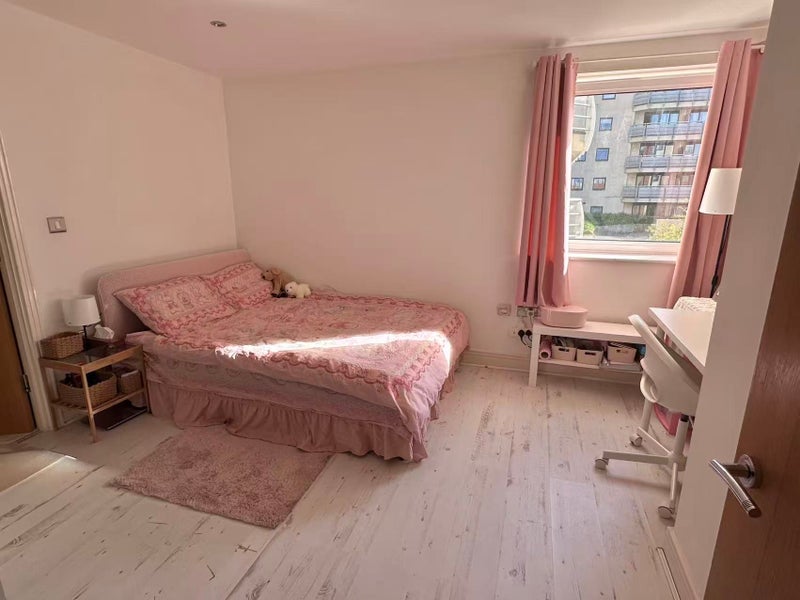 Flat Booth Road in Greater London