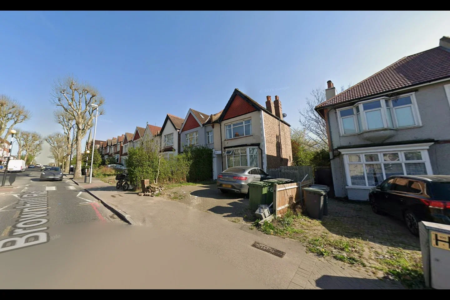 Flat Brownhill Road in Greater London