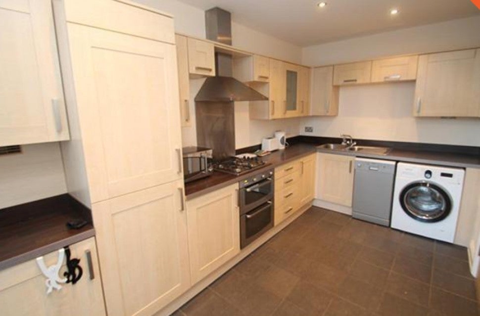 Room Watkin Road in Leicester