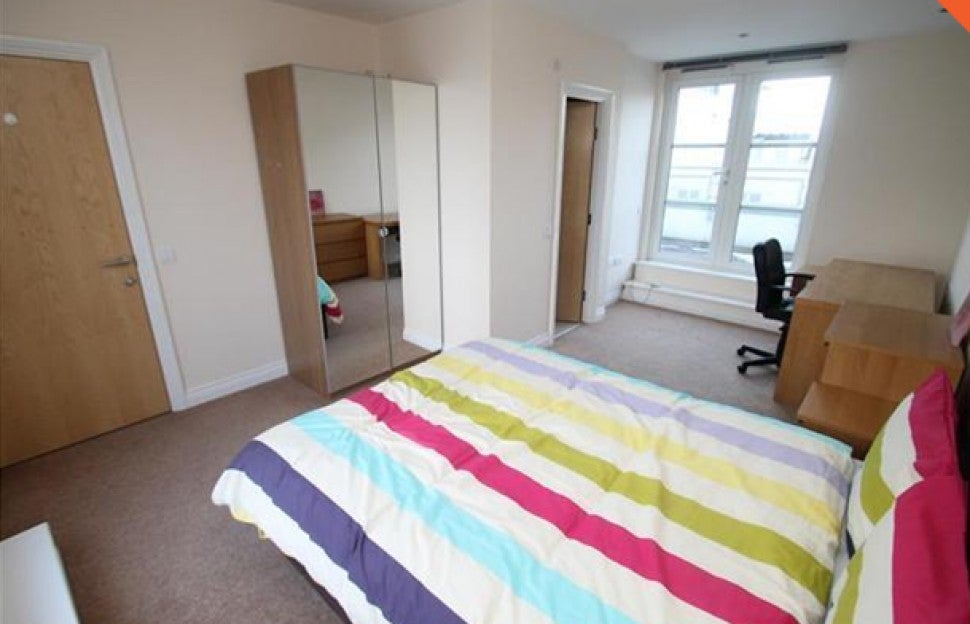 Room Watkin Road in Leicester