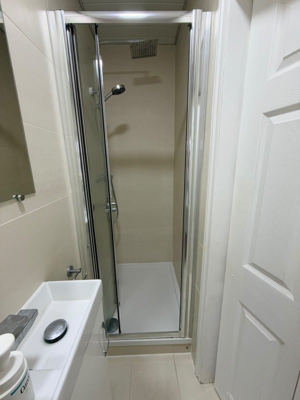Room Hoylake Road in Greater London