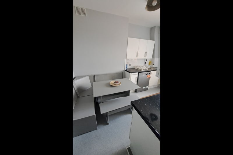 Room Artichoke Place in Greater London