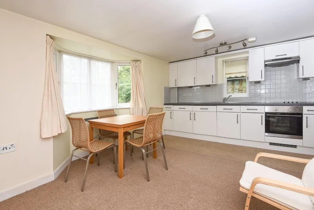 Flat Kennington Road in Vale of White Horse