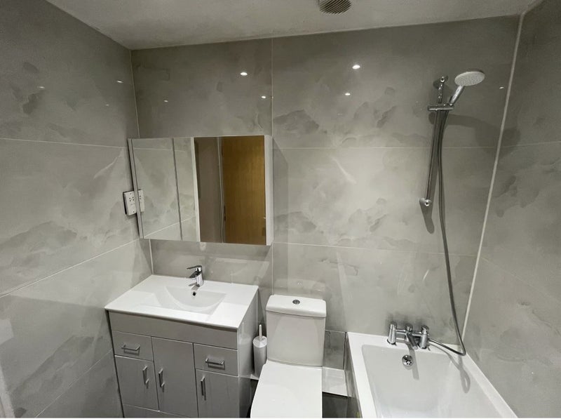 Room Finchley Road in Greater London