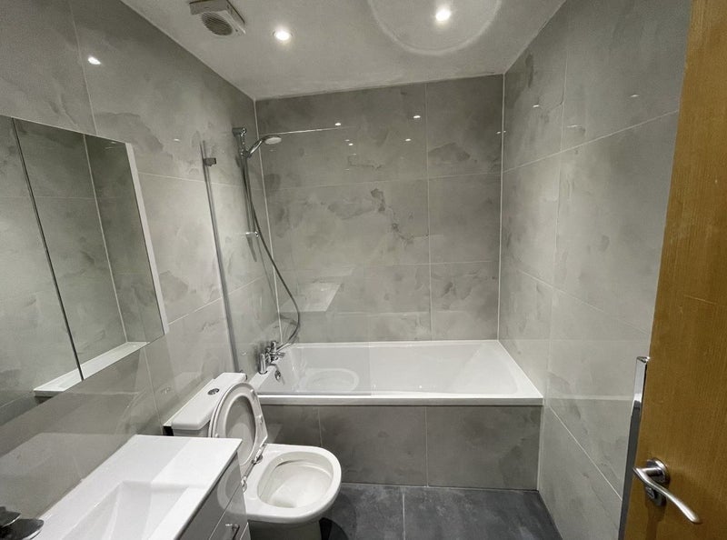 Room Finchley Road in Greater London
