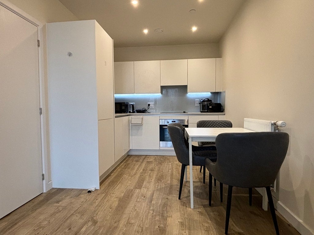 Flat Watkin Road in Greater London