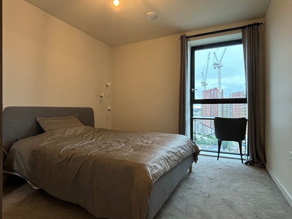 Flat Watkin Road in Greater London