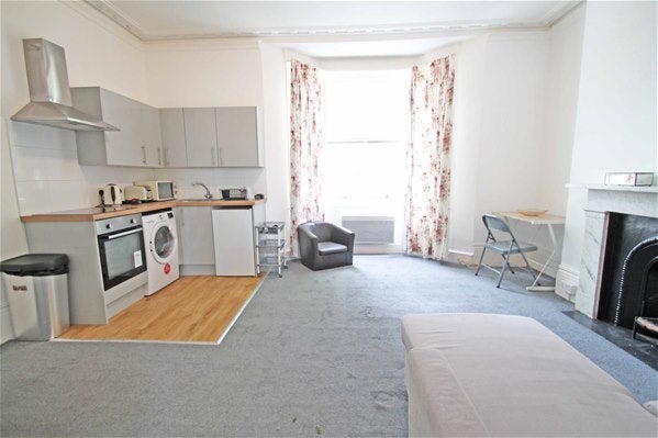 Flat York Road in Hove