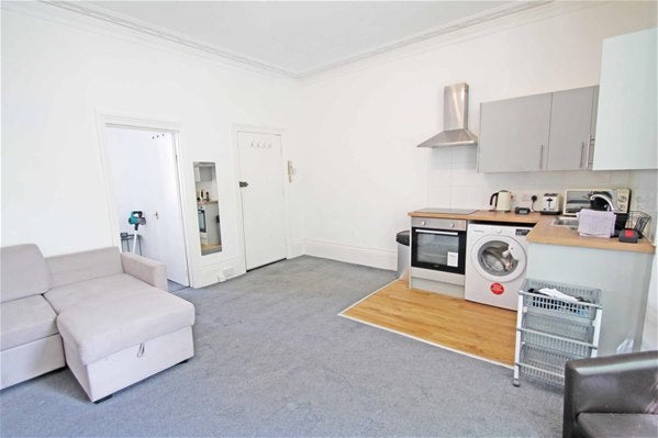 Flat York Road in Hove