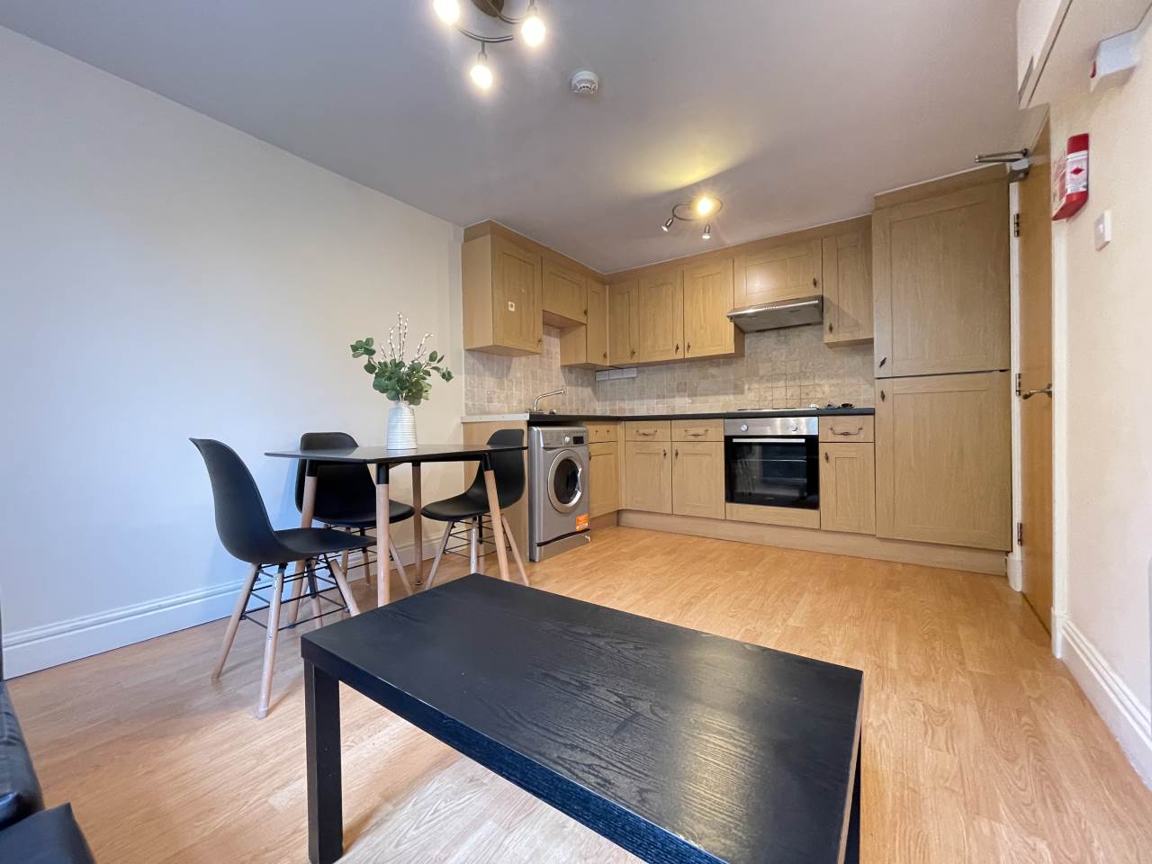 Flat Llanbleddian Gardens in Cardiff