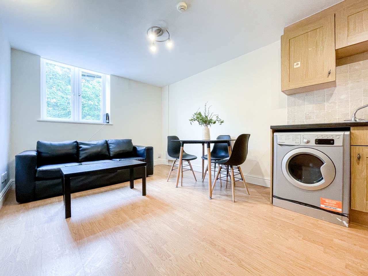 Flat Llanbleddian Gardens in Cardiff