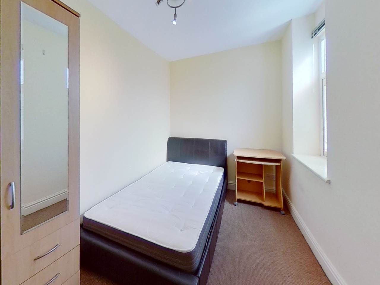 Flat Llanbleddian Gardens in Cardiff