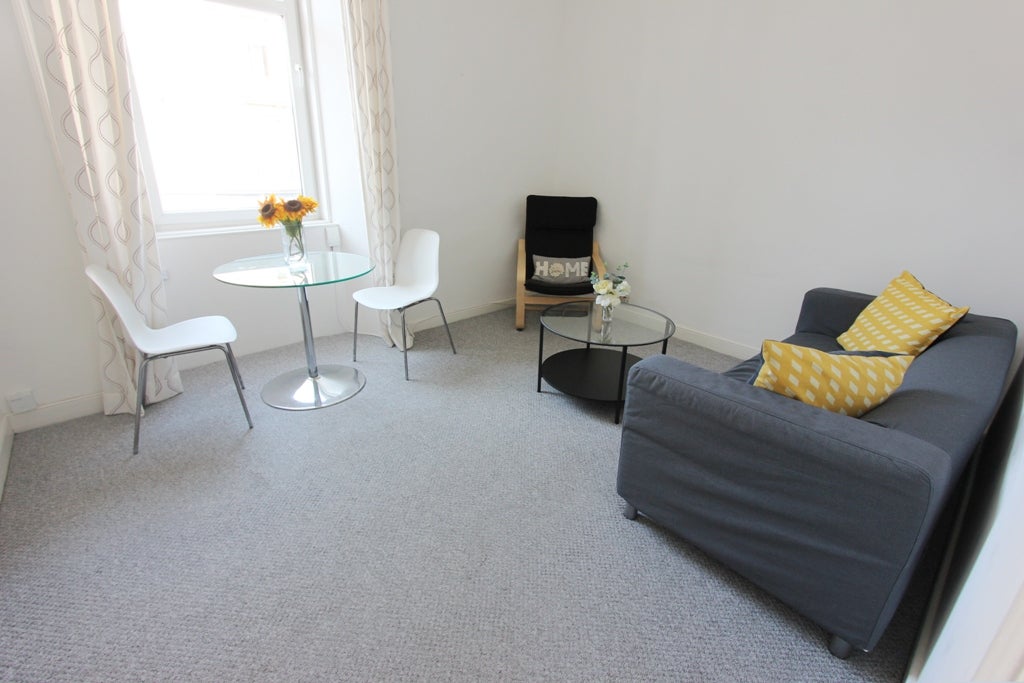 Flat Albert Street in City of Edinburgh