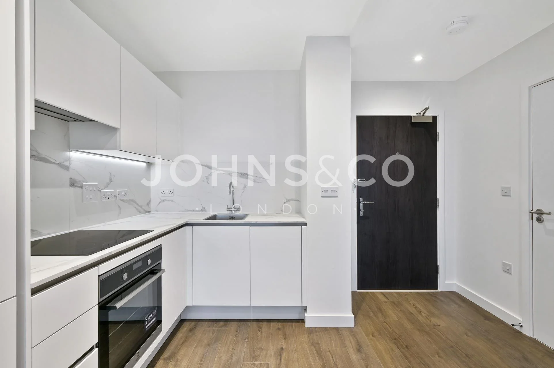Flat Cranton Avenue in Greater London