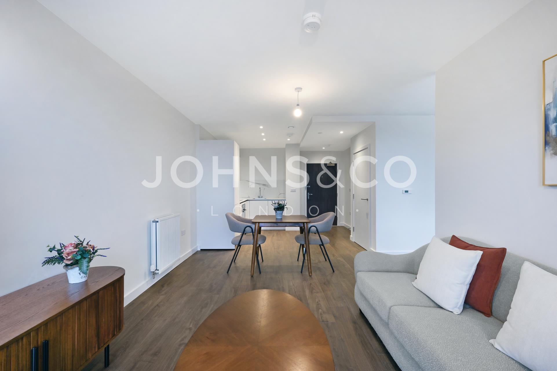 Flat Cranton Avenue in Greater London