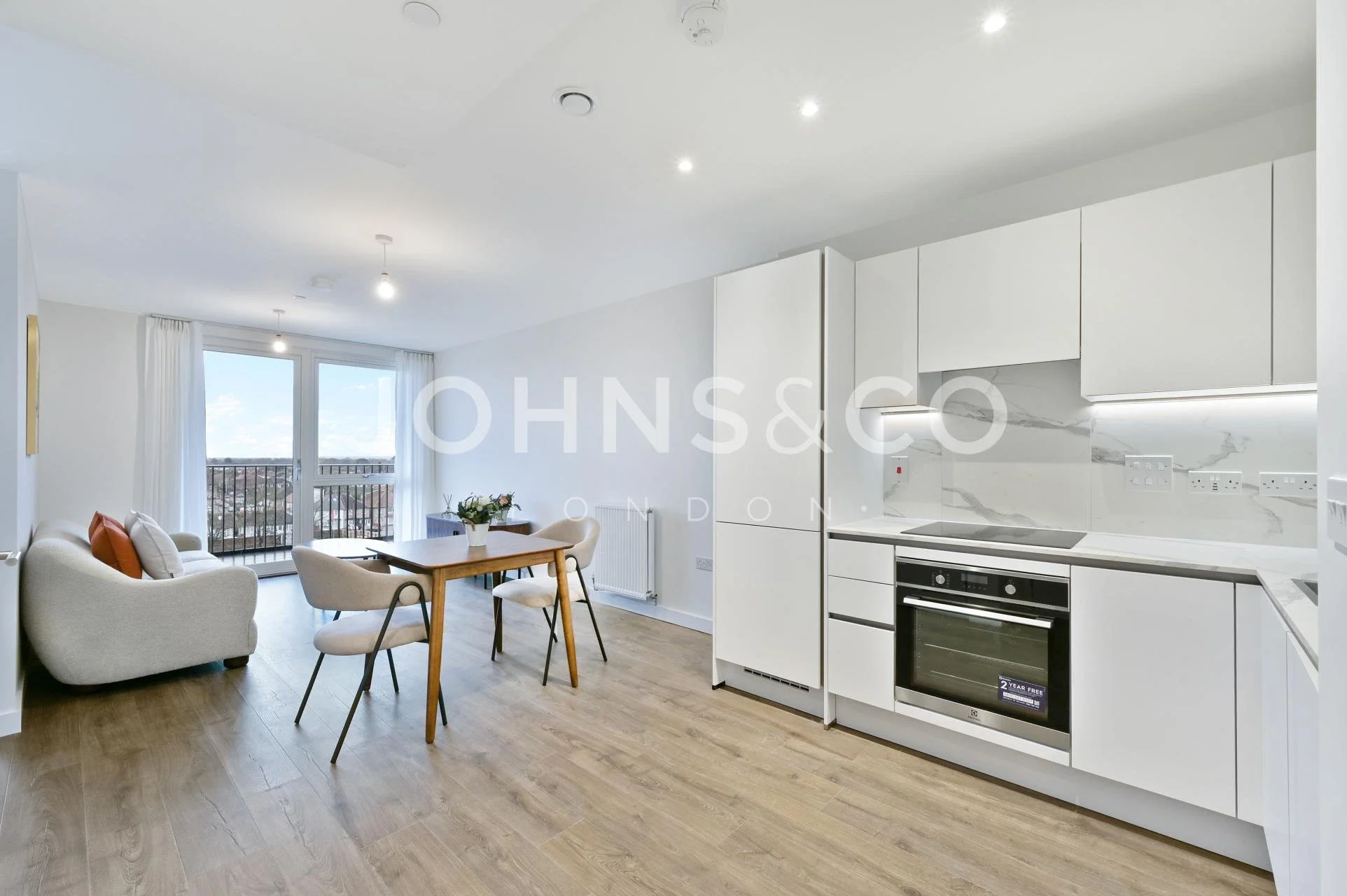 Flat Cranton Avenue in Greater London