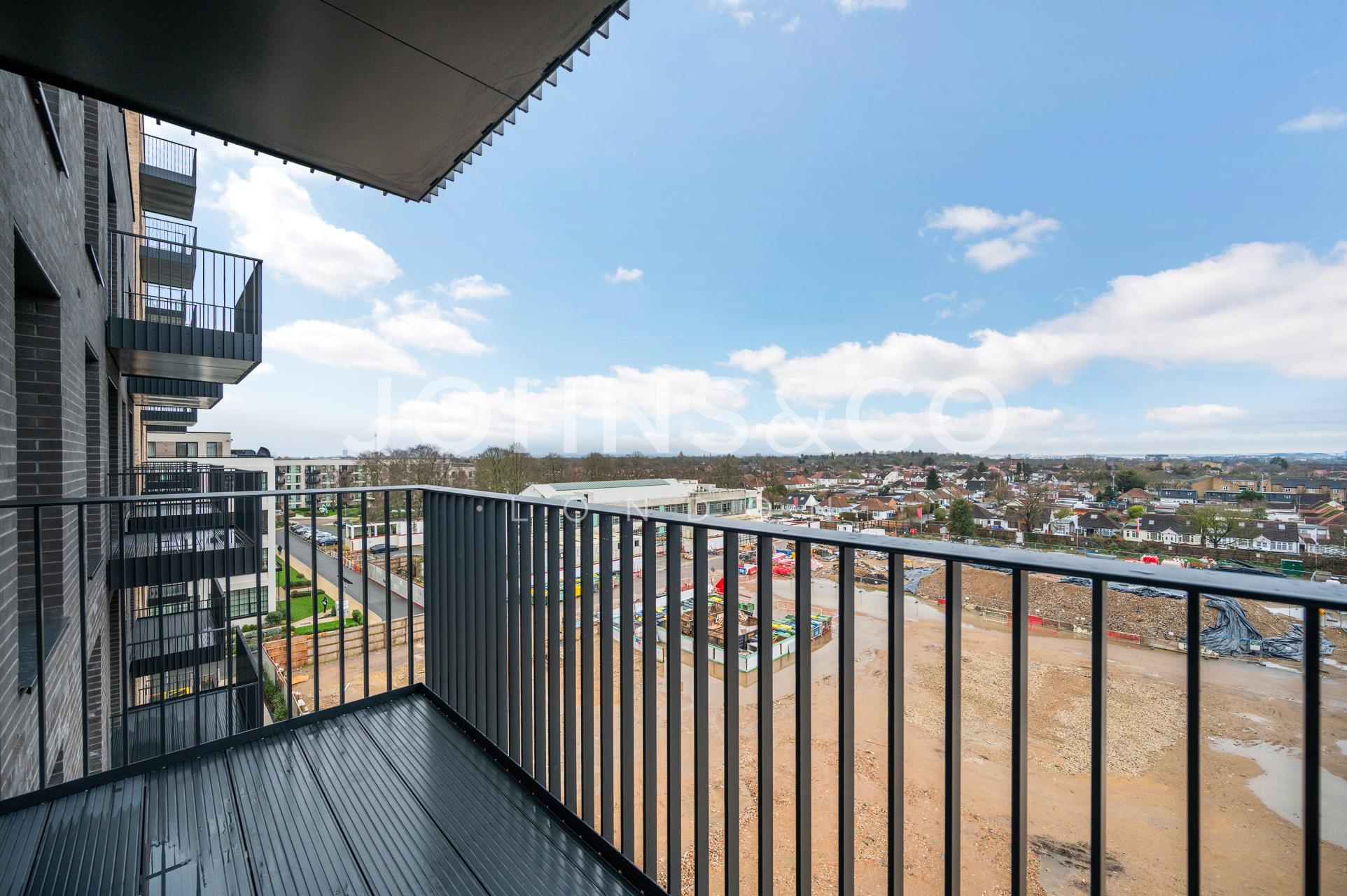 Flat Cranton Avenue in Greater London