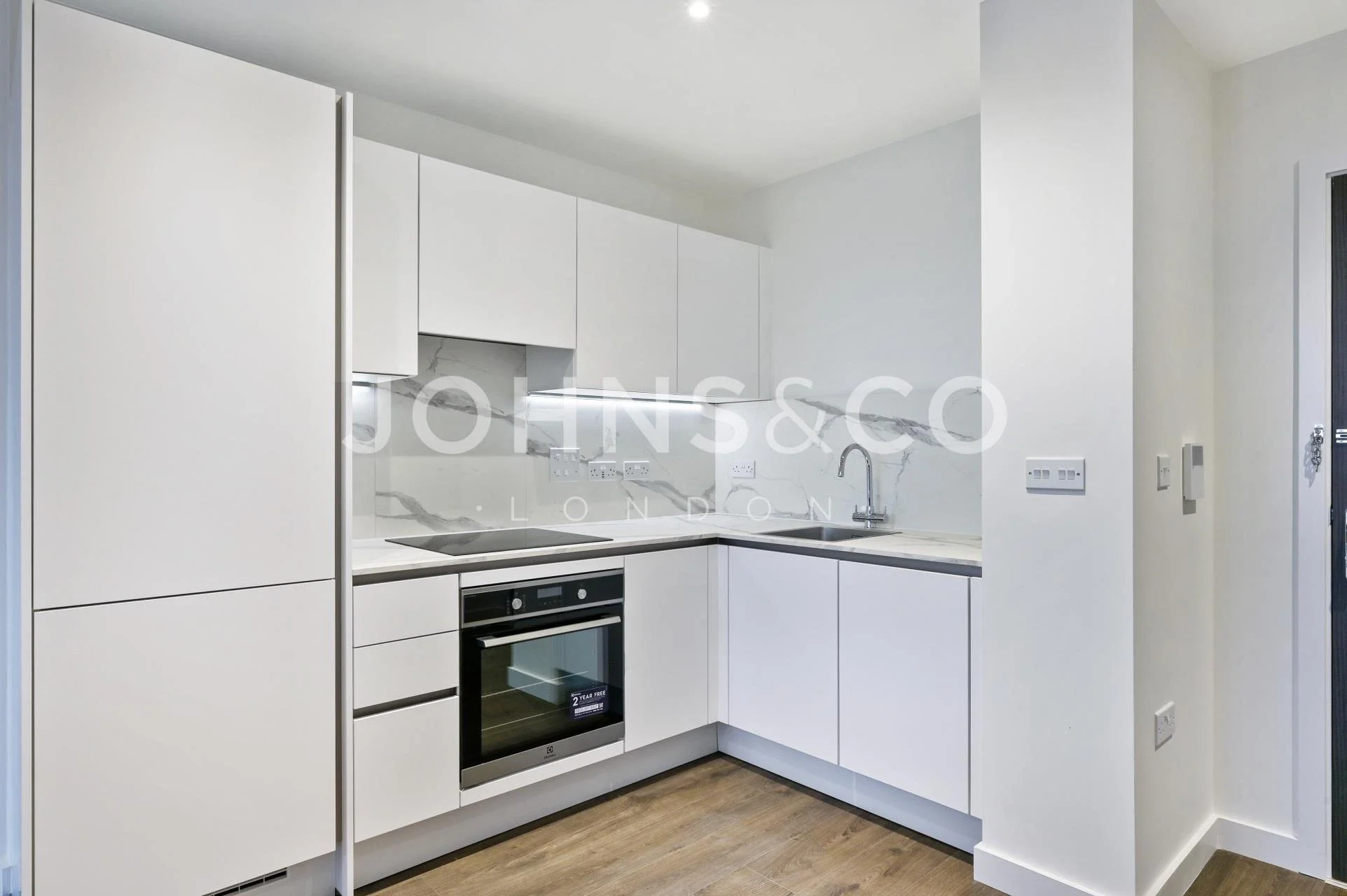 Flat Cranton Avenue in Greater London