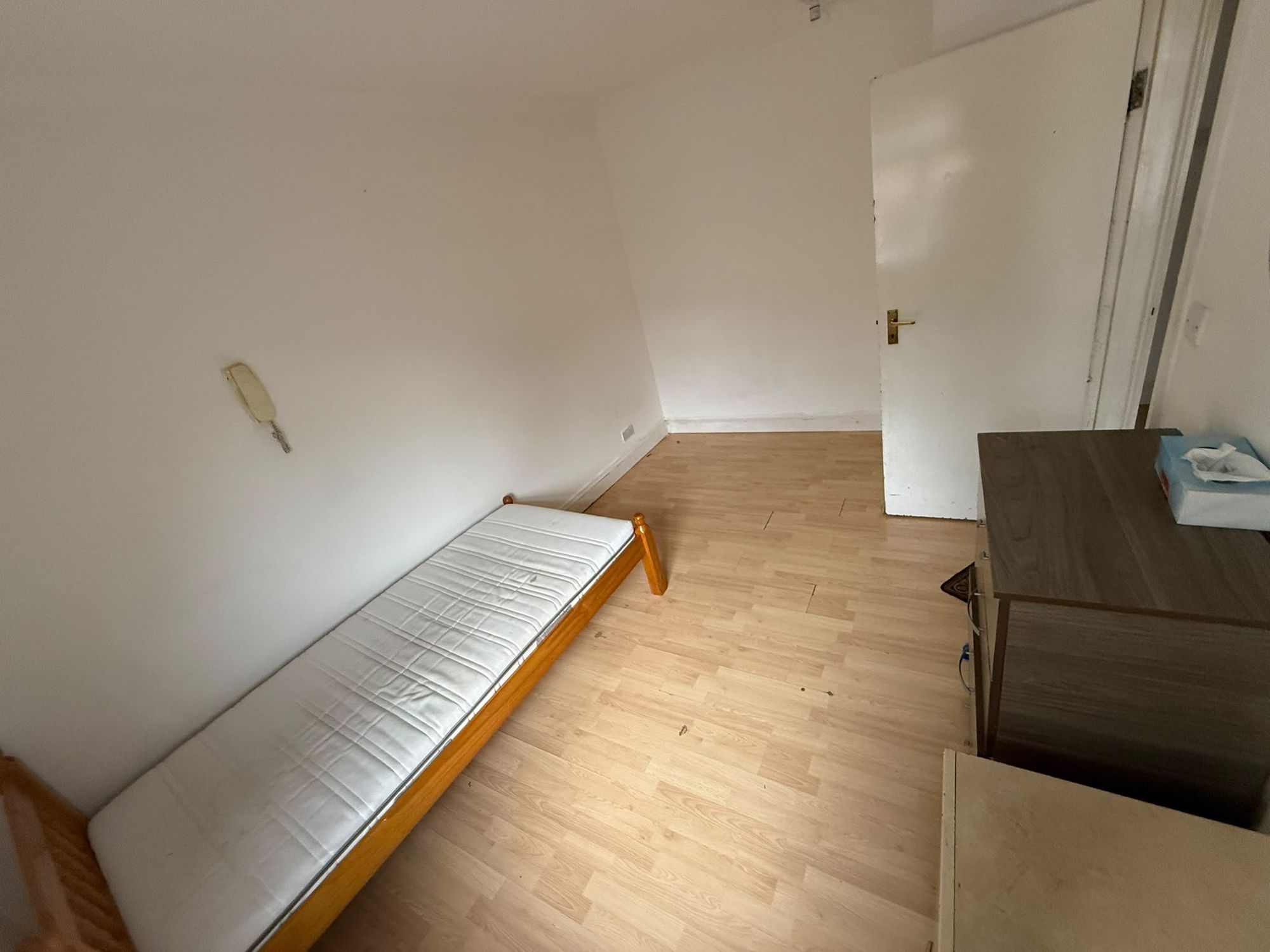 Flat Raven Row in Greater London