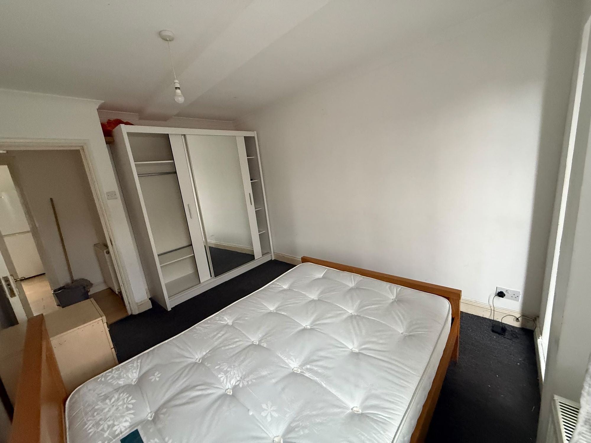 Flat Raven Row in Greater London