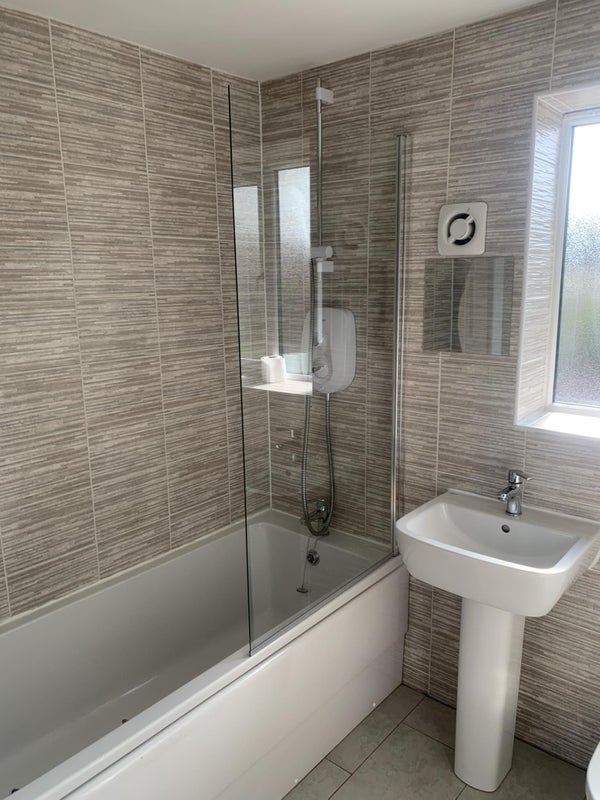 Room Henton Row in Nottingham