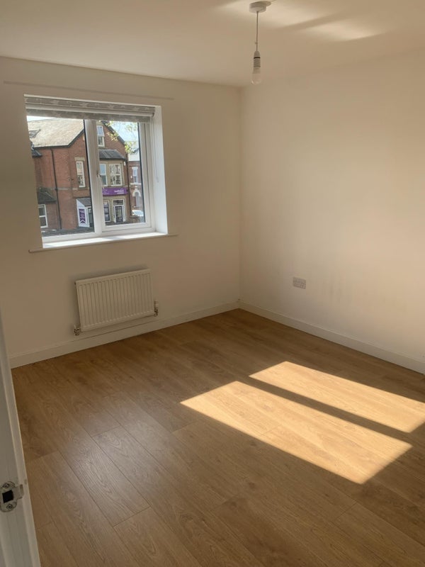 Room Henton Row in Nottingham