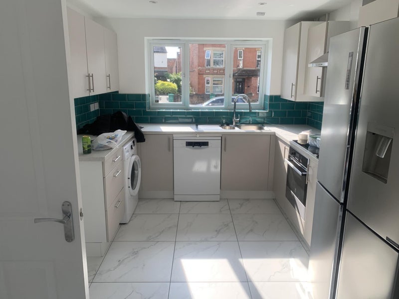 Room Henton Row in Nottingham