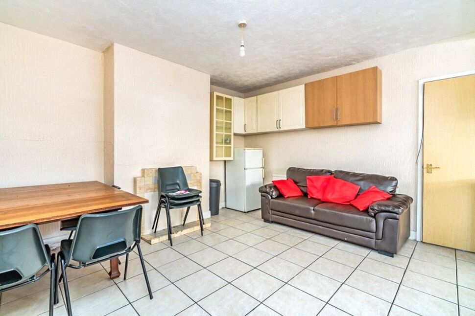 Flat Kitchener Road in Southampton
