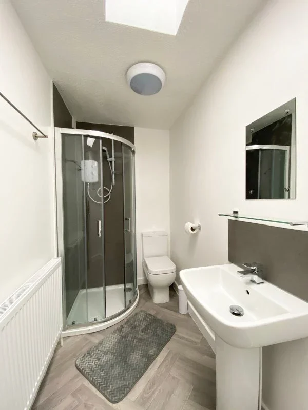 Room Thurnscoe Road in Bradford