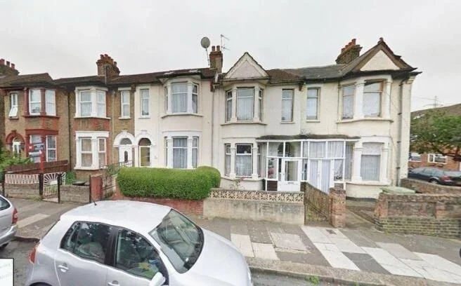 Room Paget Road in Greater London