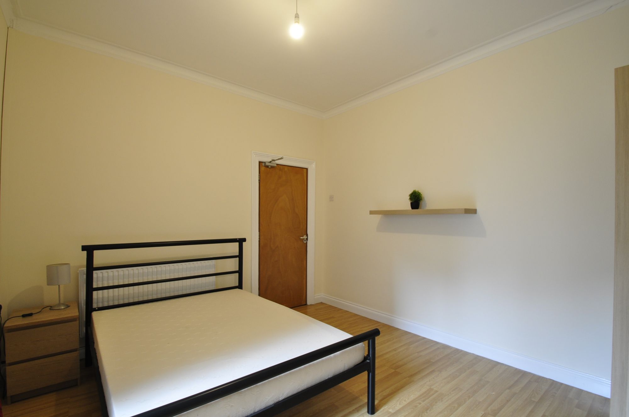 Room Risca Road in Newport