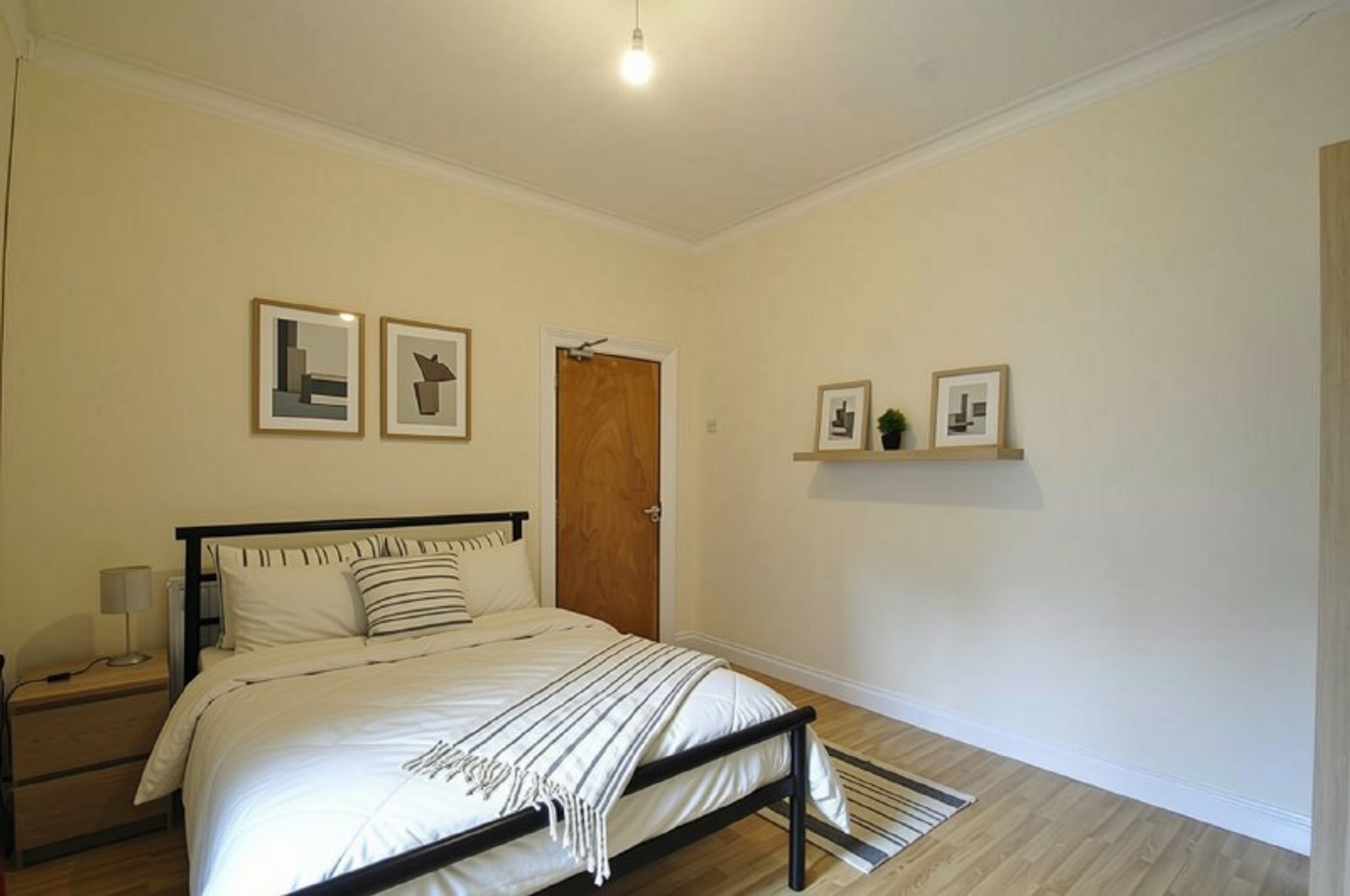 Room Risca Road in Newport