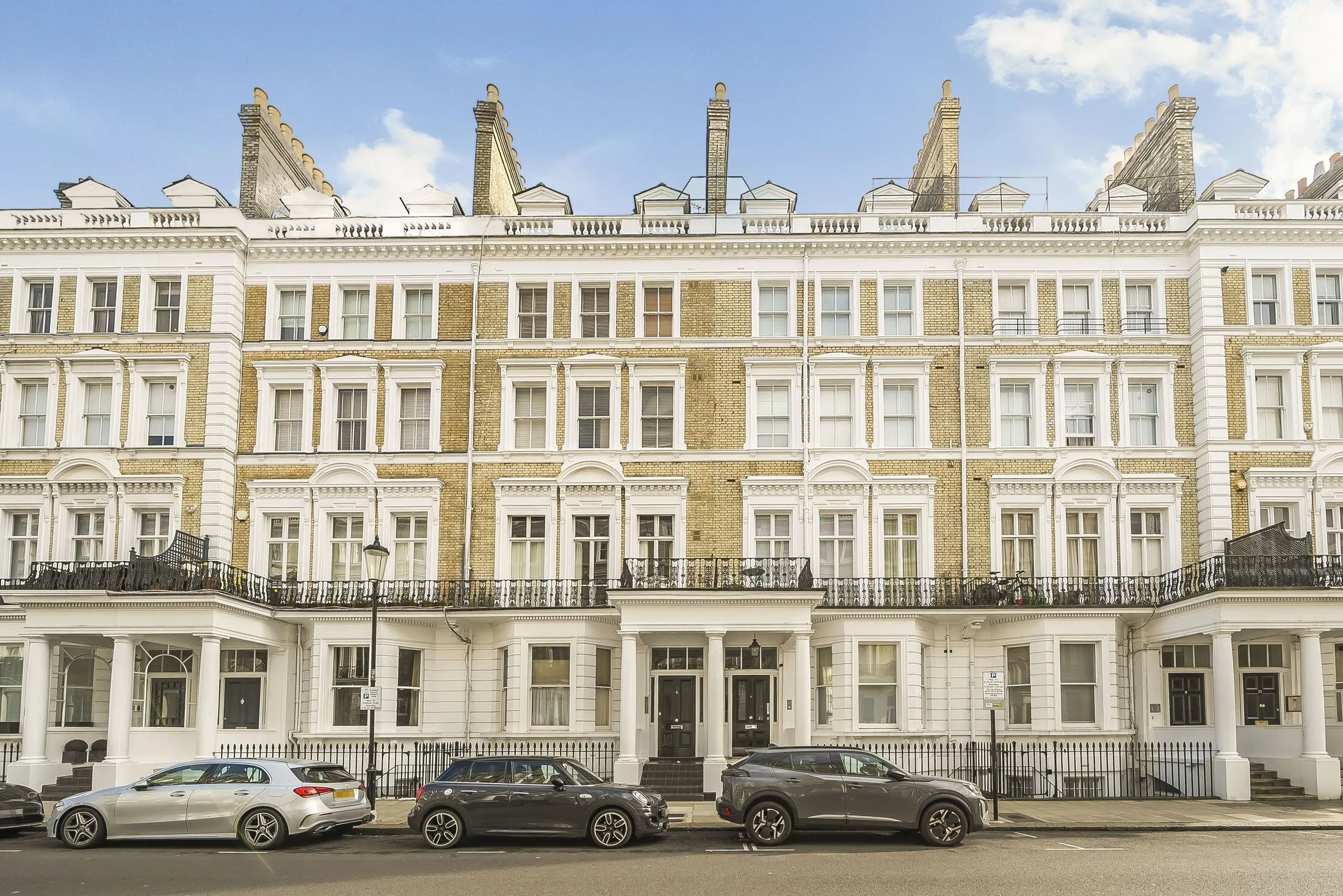 Flat Cranley Gardens in Greater London