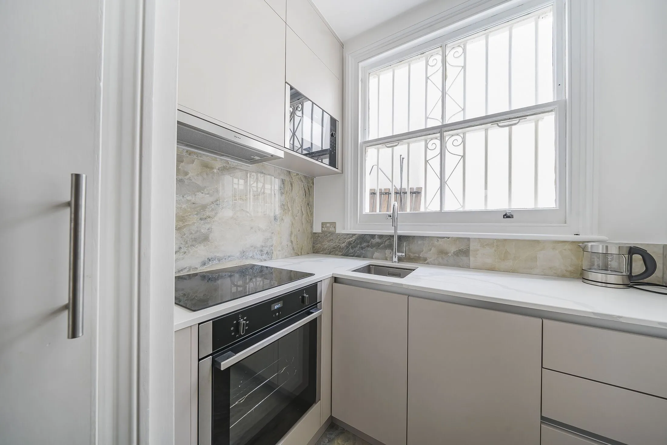 Flat Cranley Gardens in Greater London