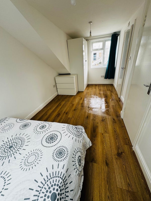 Room Nursery Road in Greater London