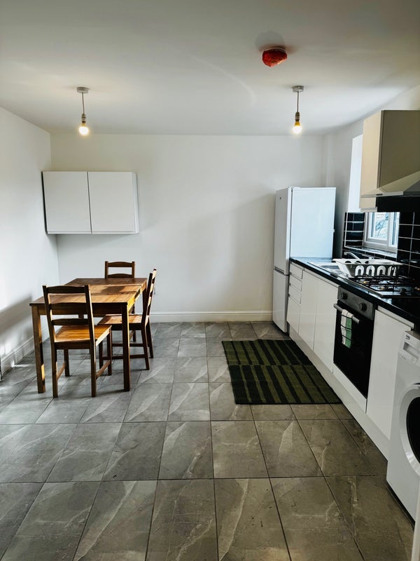 Room Nursery Road in Greater London