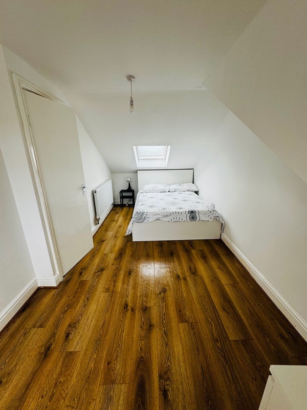 Room Nursery Road in Greater London