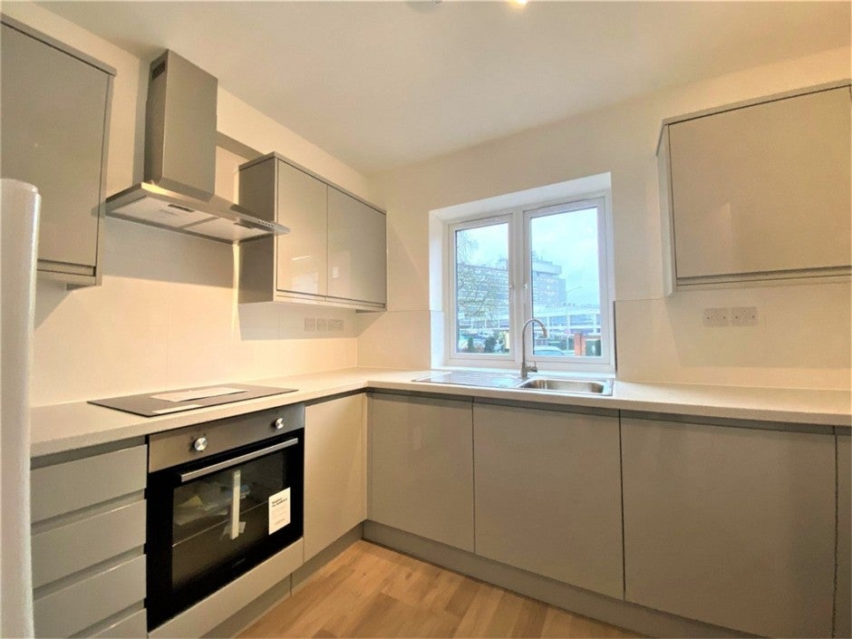 Flat Pield Heath Road in Greater London