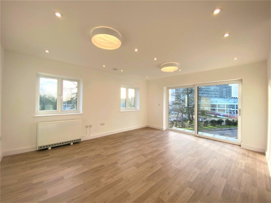 Flat Pield Heath Road in Greater London
