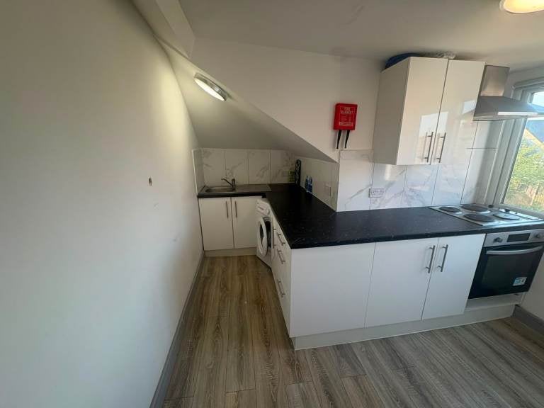 Flat Muirkirk Road in Greater London