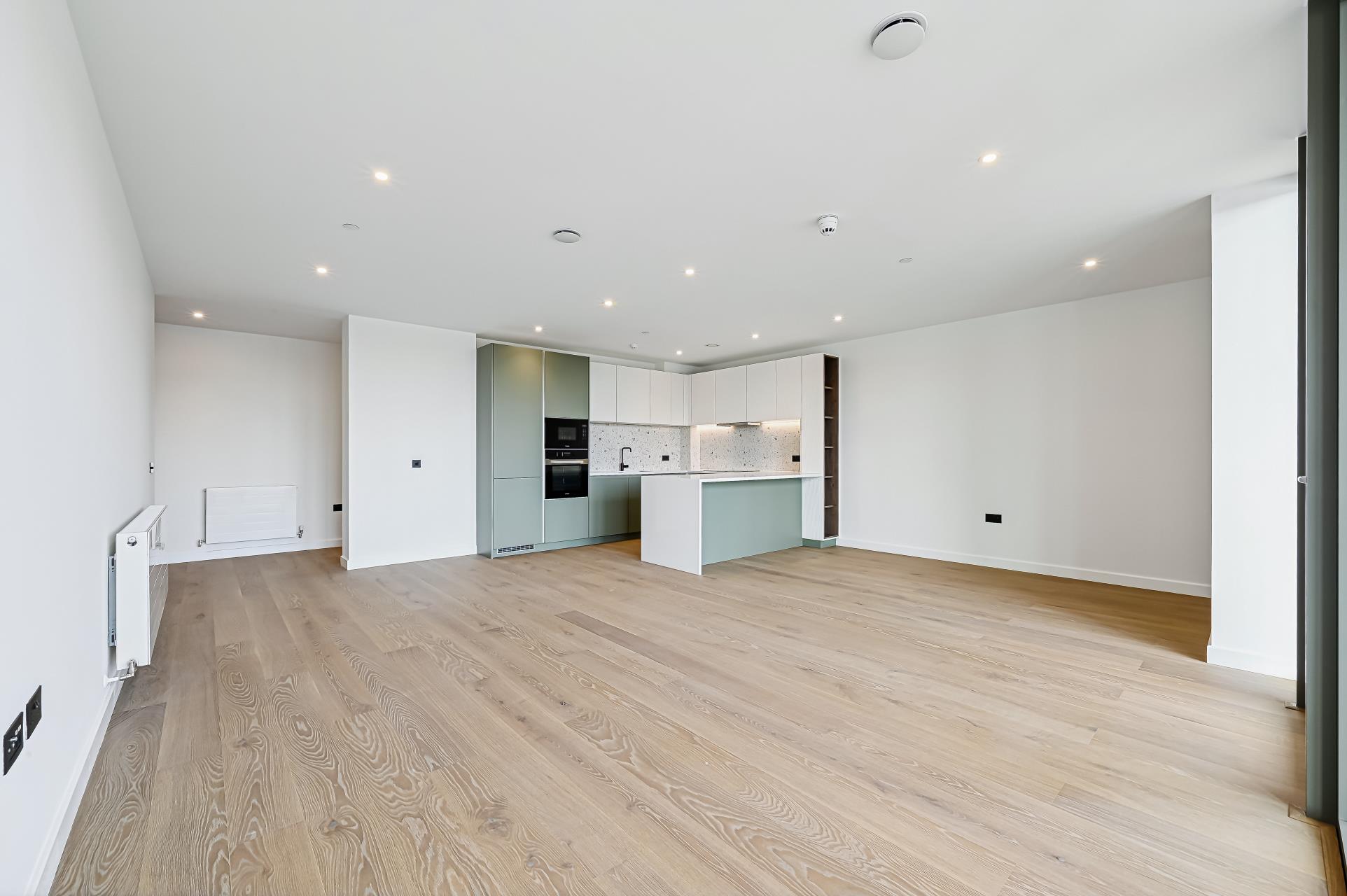 Flat Carnwath Road in Greater London