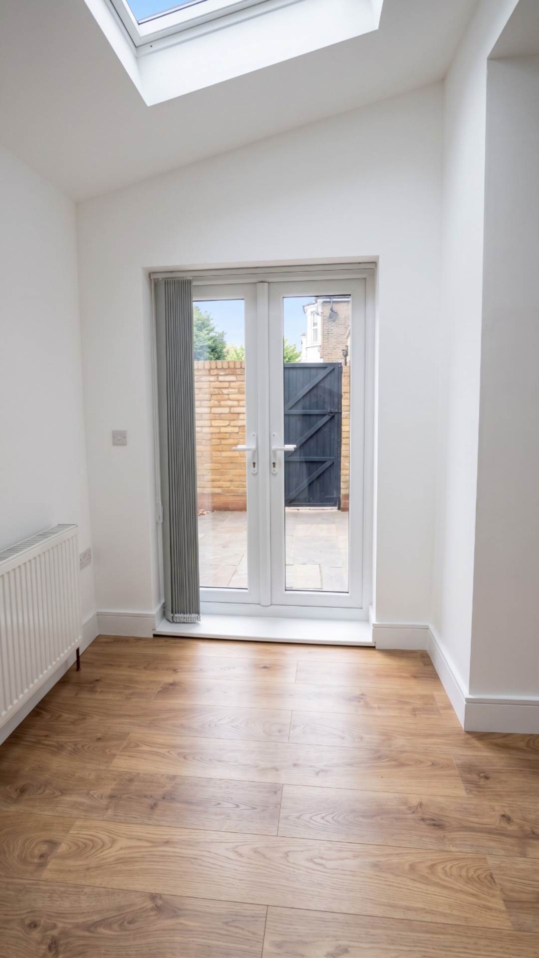 Flat Acton Lane in Greater London
