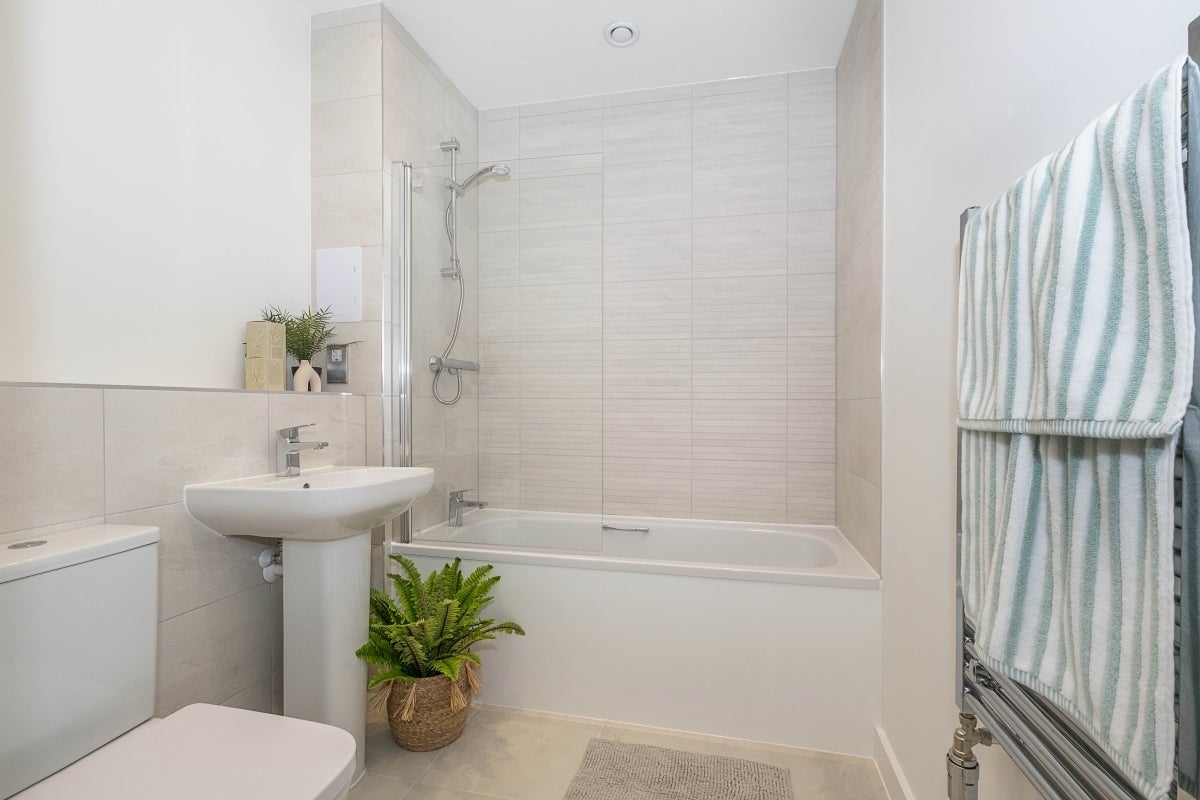 Flat Elmsleigh Road in Borough of Spelthorne