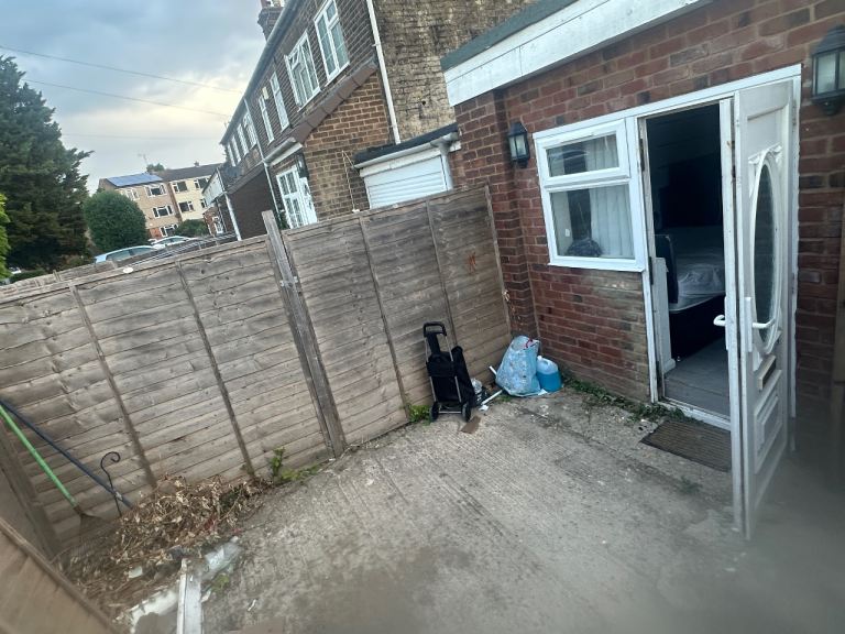 Flat Moat Lane in Luton