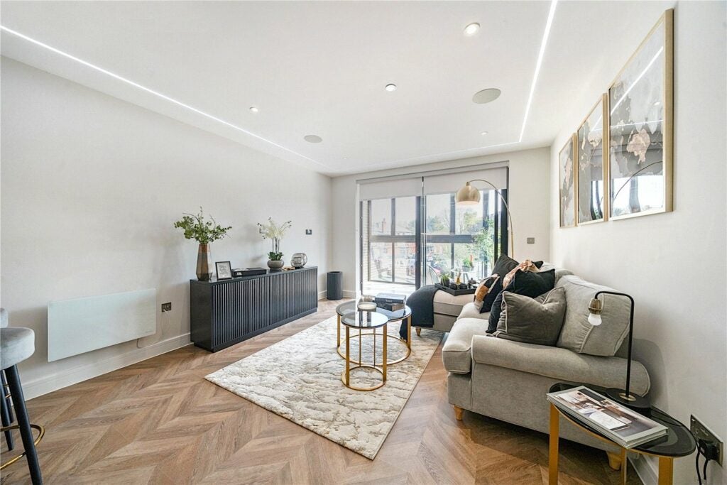 Flat Firgrove Road in Rushmoor