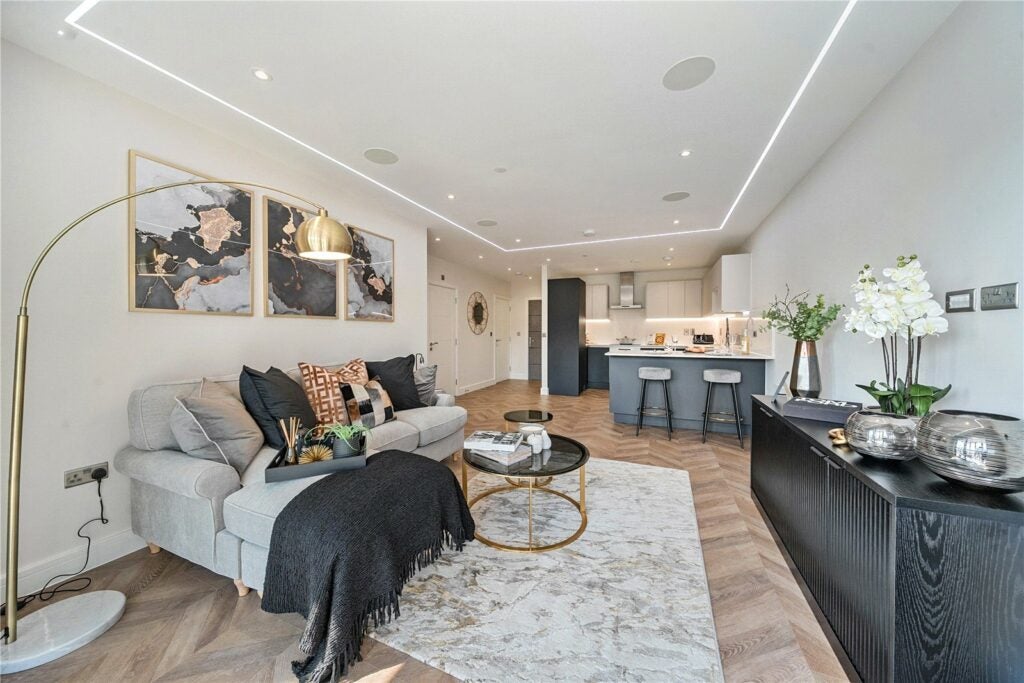 Flat Firgrove Road in Rushmoor